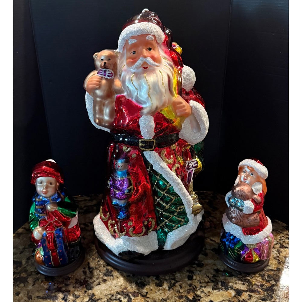 Thomas Pacconi 3pc Figurine Set Red Santa Children Glass 30th Anniversary 2004